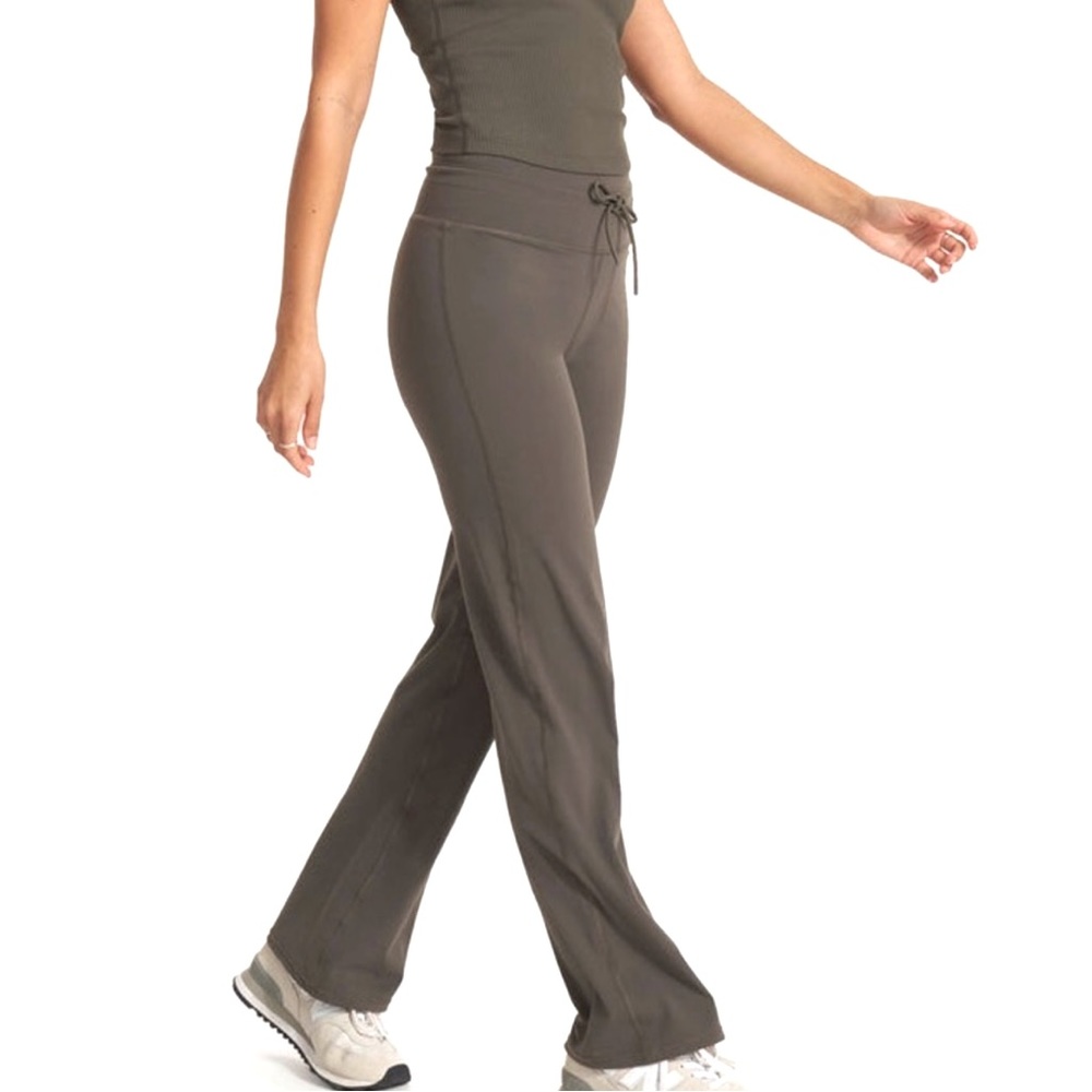 VUORI Daily Wideleg Pant (XS - Oregano). NWOT.
